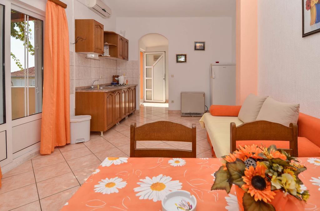 Apartments Karla Orebic Bilik gambar